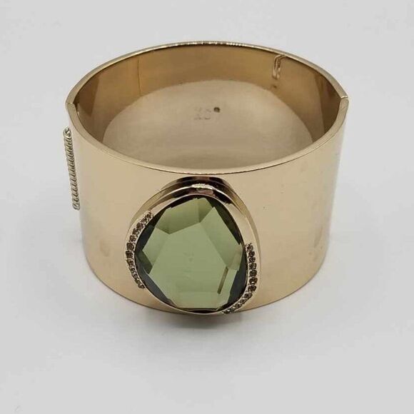 KC ( Kenneth Cole?) Wide Hinged Large Green Stone Bangle - Picture 1 of 7